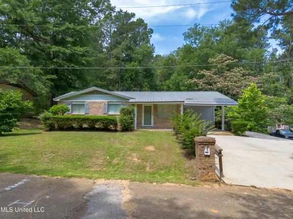 626 Saint Louis Ave NW, Magee, MS 39111