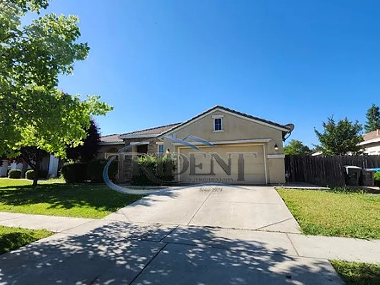 1038 Zanes Dr — Photo 1
