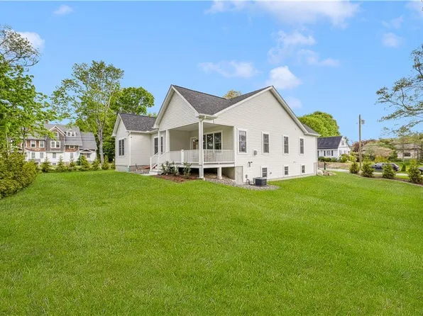124 Oak St, South Kingstown, RI 02879