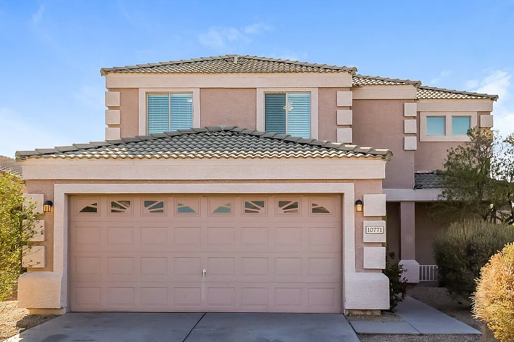 4 bed, 2.5 bath, 1730 sqft, $2,220 — Photo 1