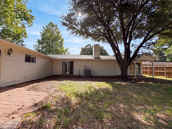 5th image of 725 Ridgecrest Dr