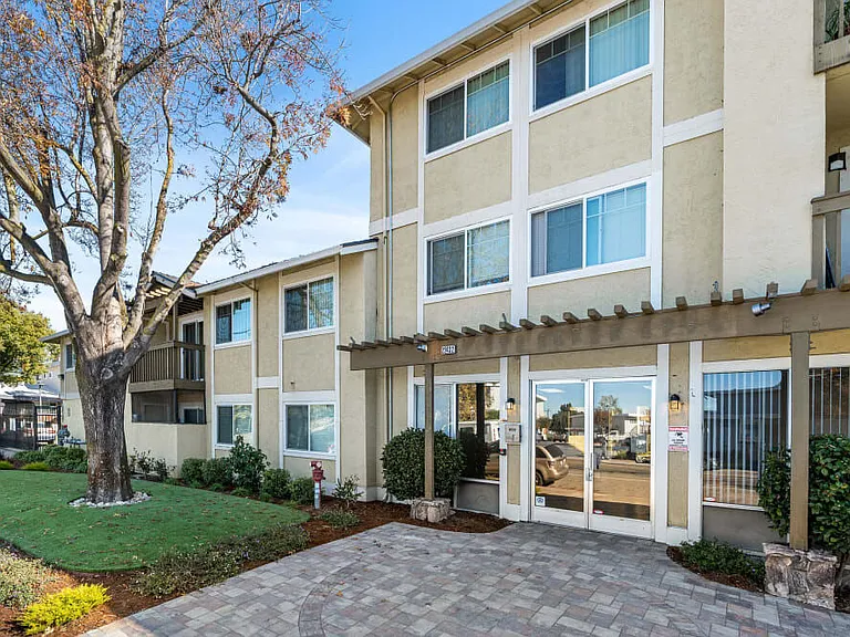 Vista Creek Apartments — Photo 4