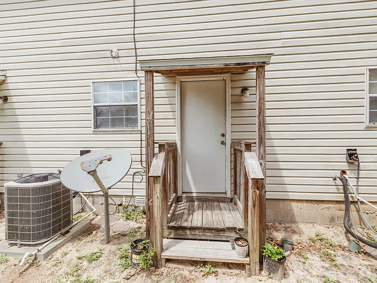 226 Runnymeade Dr — Photo 10