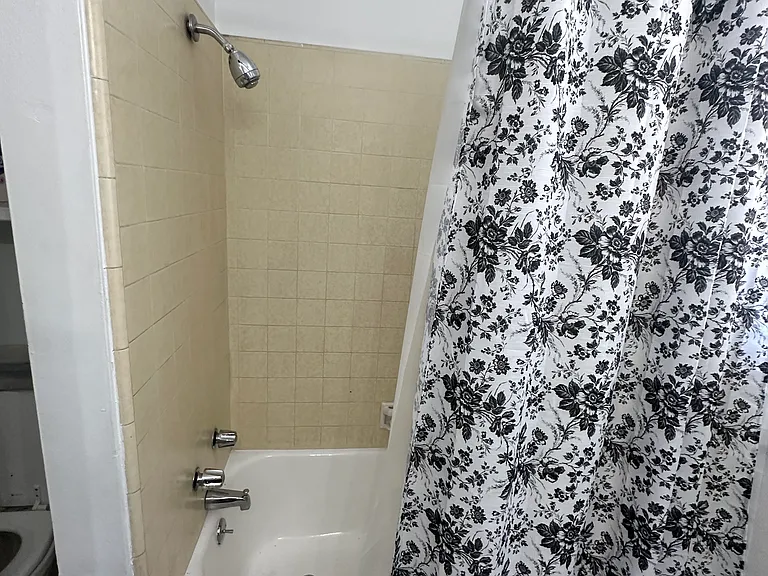 15502 S Castlegate Ave #A — Photo 9