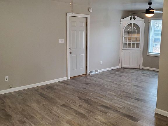 3rd image of 141 7th Avenue Ct NE
