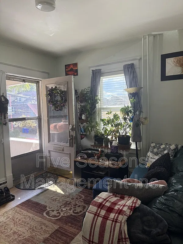 1 bed, 1.0 bath, 600 sqft, $1,050 — Photo 3