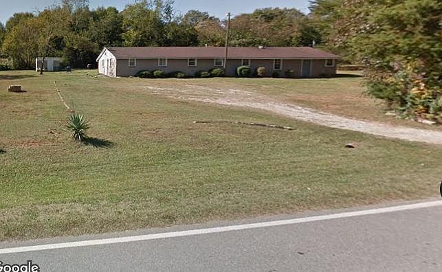 2nd image of 414 Sims Chapel Rd