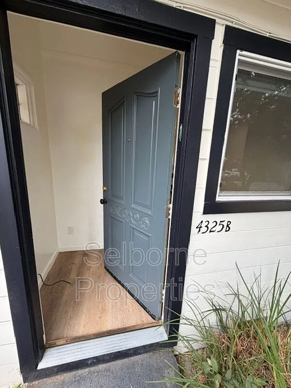 Studio, 1.0 bath, 350 sqft, $1,495 — Photo 3