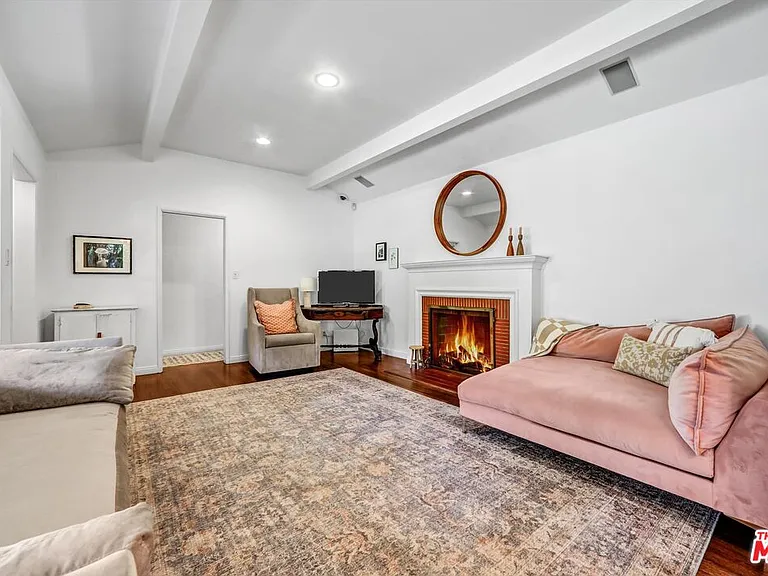 3830 Vineland Ave — Photo 4