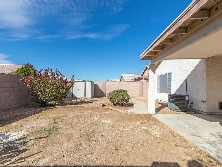 8635 W Paradise Ln — Photo 23