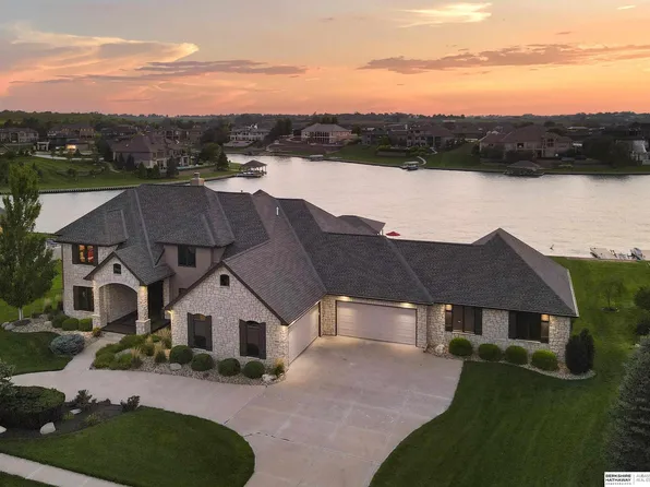 11922 N 173rd Cir, Bennington, NE 68007