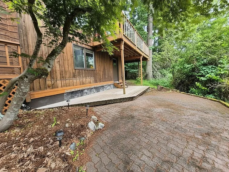 2304 Lisa Ln — Photo 3
