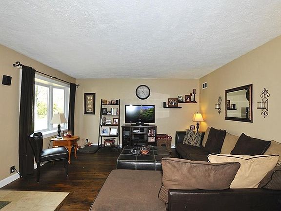 5th image of 467 Pickett St