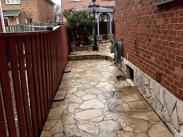 121 Jackman Cres — Photo 2
