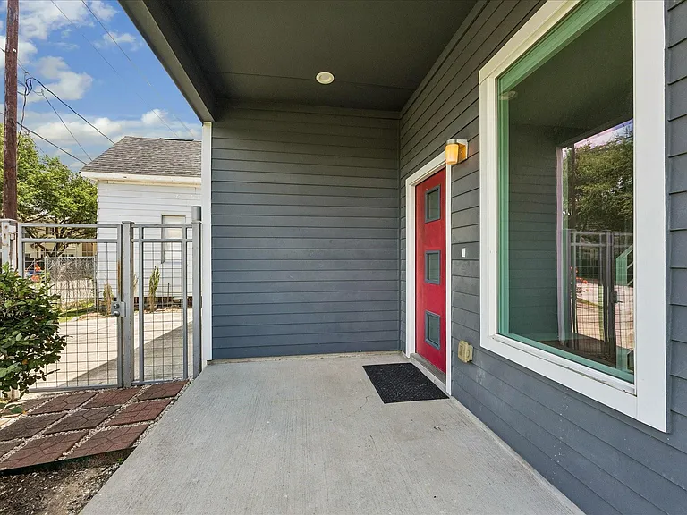 304 Hogan St — Photo 7