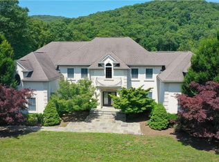 9 Beaver Pond Ct, Stony Pt, NY 10980