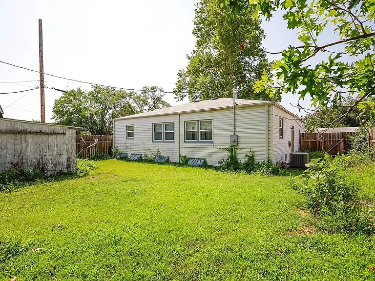 1420 E Cottonwood Ln — Photo 3