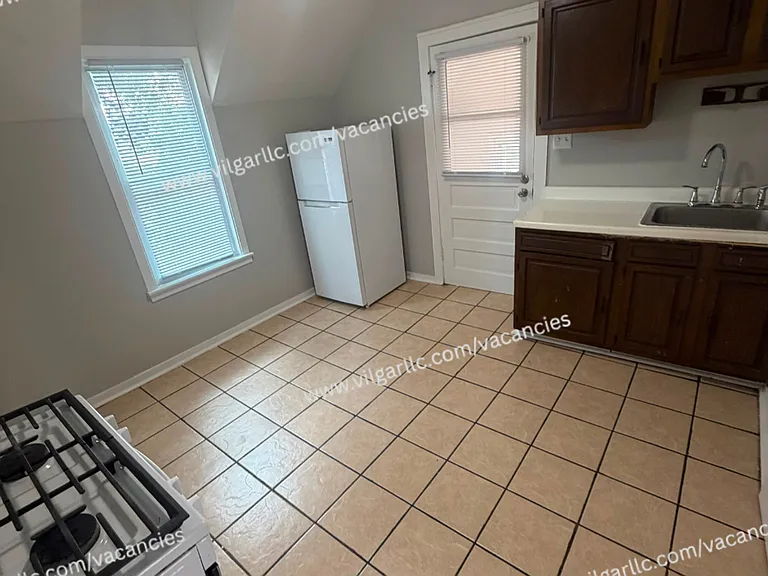4926 Olcott Ave — Photo 5