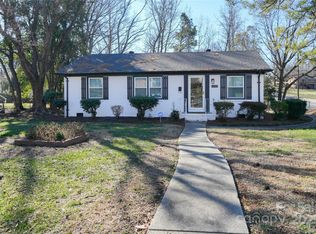 1233 Rollingwood Dr, Charlotte, NC 28217