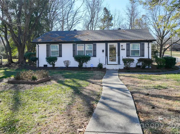 1233 Rollingwood Dr, Charlotte, NC 28217