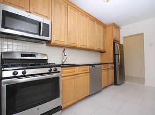 3178 34th St APT 3B, Astoria, NY 11106