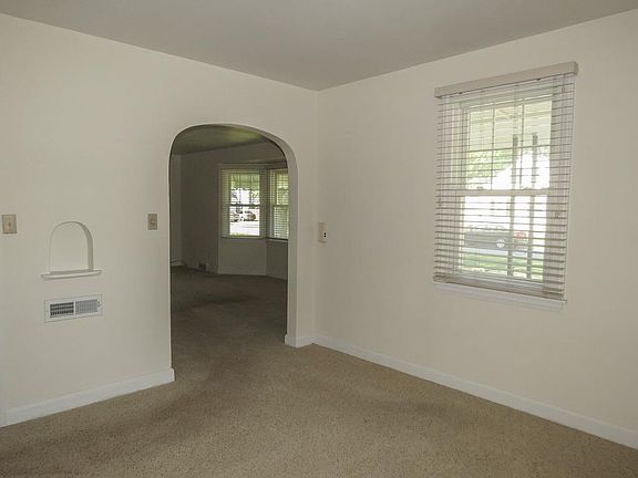 5th image of 414 N Maiden Ln