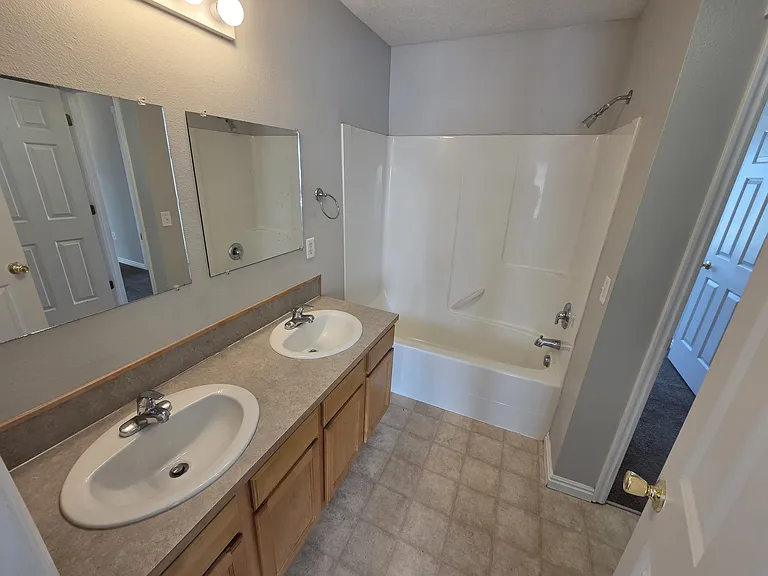 3530 Greenfield Dr — Photo 12