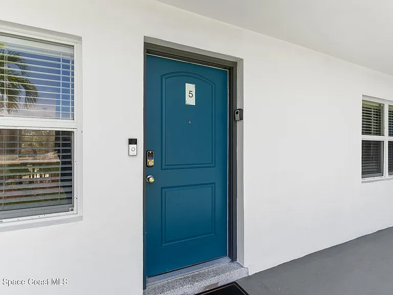 1031 Park Dr #5 — Photo 2