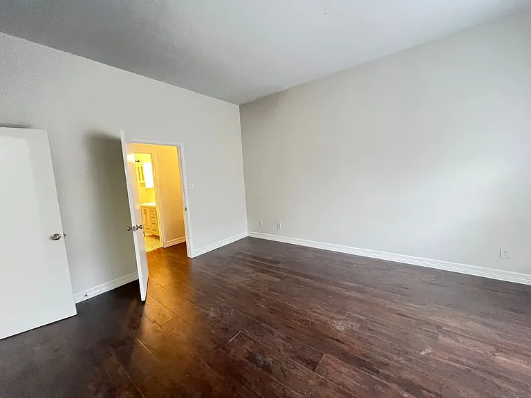 10432 High Hollows Dr #L — Photo 12