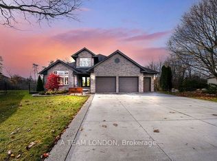 15 Bayside Ct, London, ON N5Y5M6