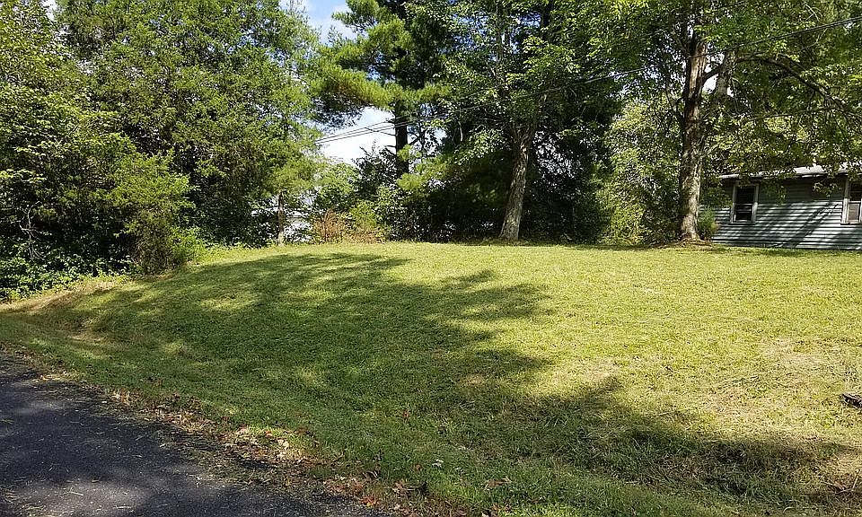2nd image of 1208 Skyline Dr