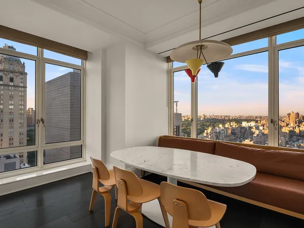 520 Park Avenue 30 image 6 of 7
