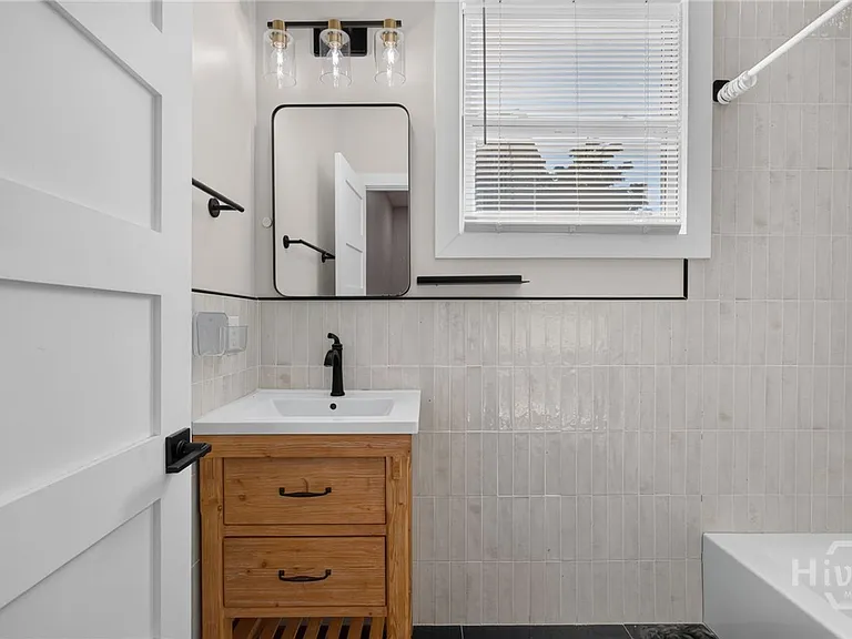 221 W Duffy St #A — Photo 24