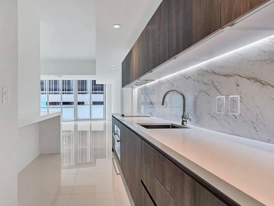 1st image of 851 NE 1st Avenue #302