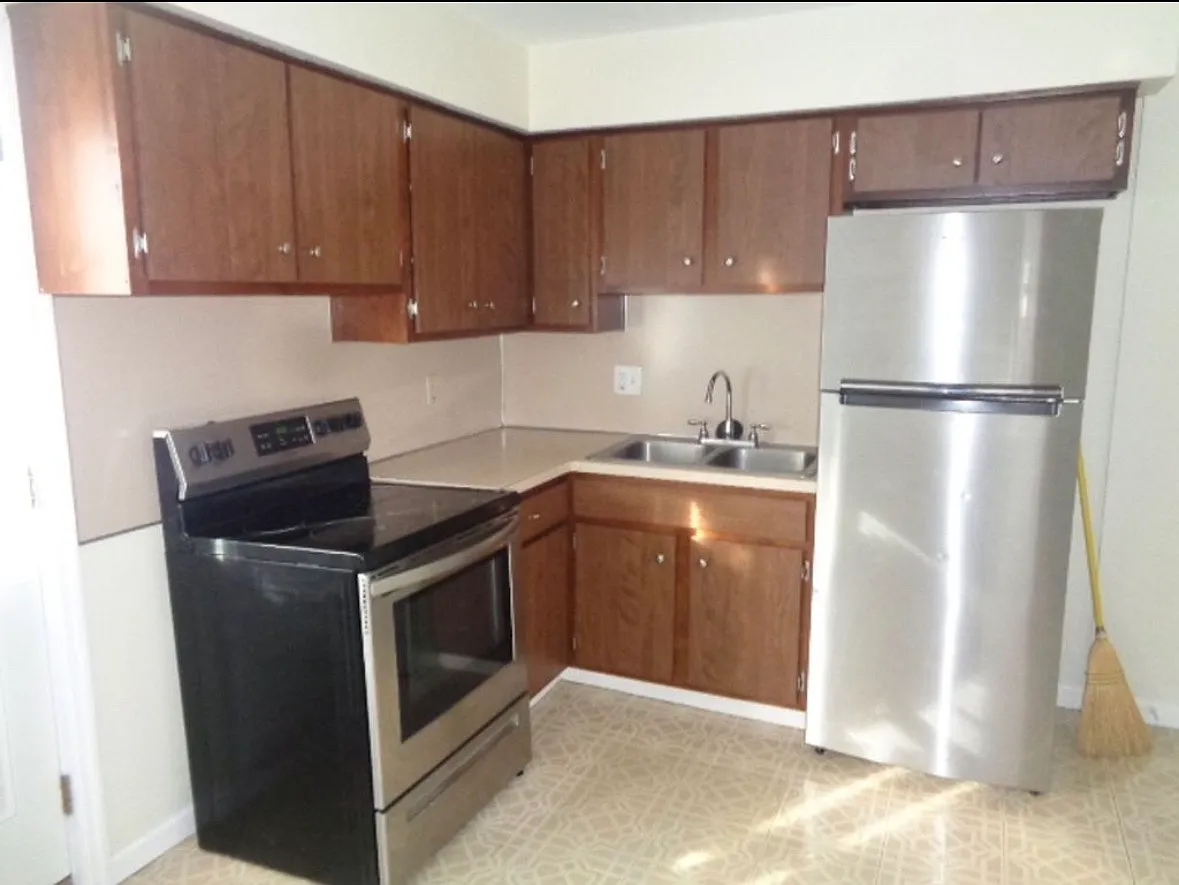 2 bed, 810 sqft, $1,300 — Photo 2
