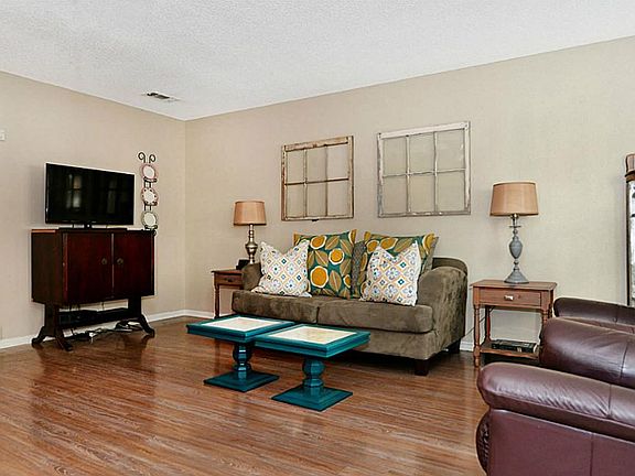 5th image of 1141 Country Place Dr