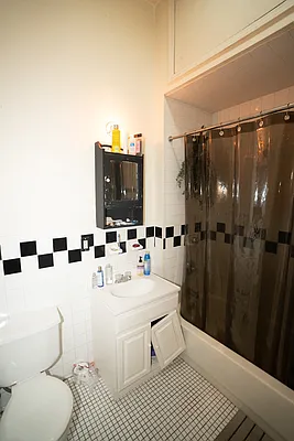 Rented by Nooklyn NYC LLC | media 11