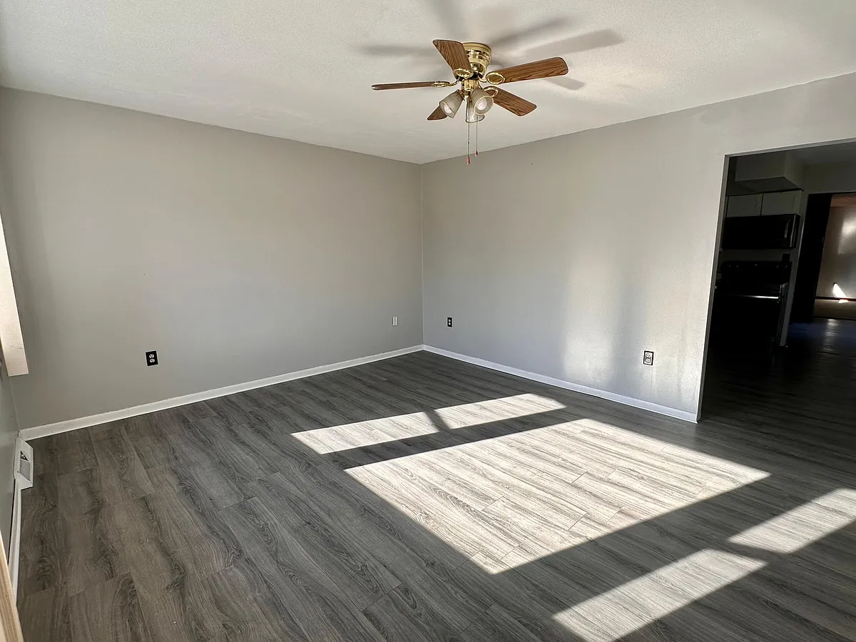 Building Photo - 715 Talowood Dr