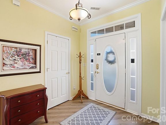 3rd image of 1667 Onyx Rdg