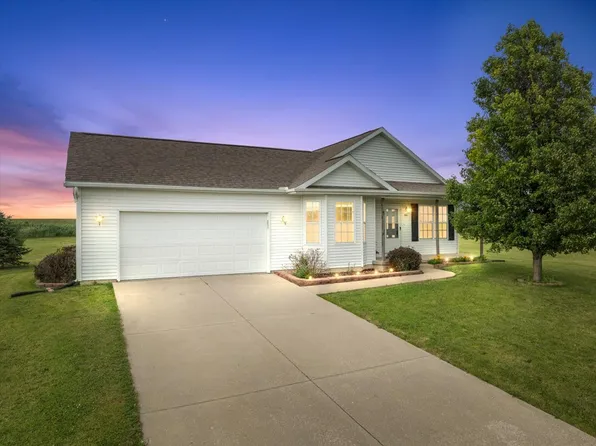 410 Travis Dr, Carlock, IL 61725