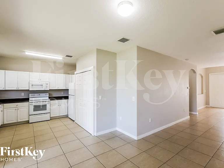 1009 NE 16th Ave — Photo 7