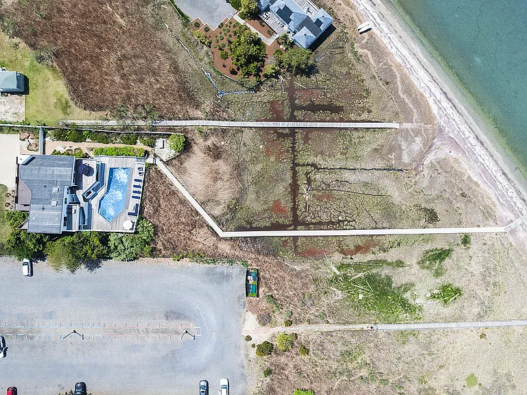 588 Dune Rd — Photo 22