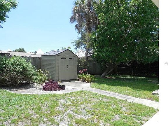3rd image of 8510 Woodlake Dr