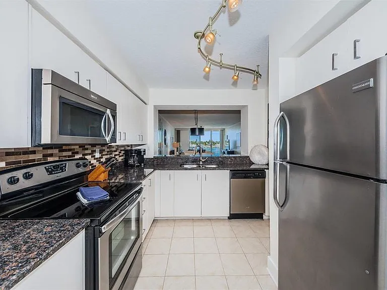 6083 Bahia Del Mar Cir #460 — Photo 4