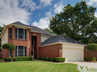 601 Oakbrook Dr, Burleson, TX 76028