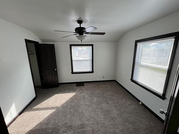 3rd image of 2904 Custer Ave