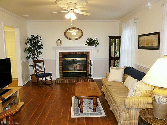 3rd image of 629 Helmsdale Way