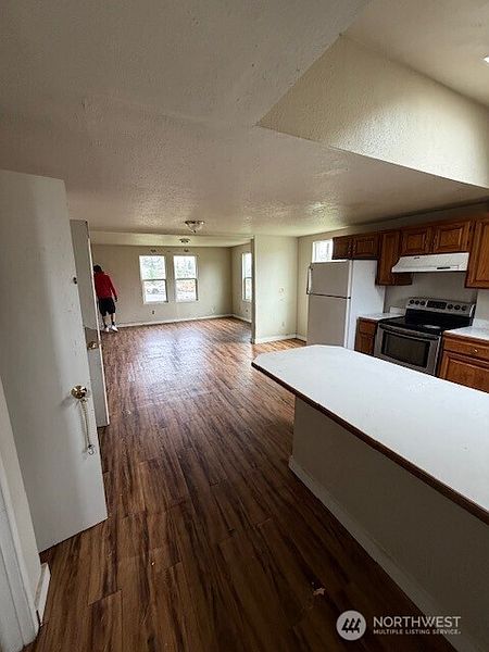 2nd image of 2323 99th Street E