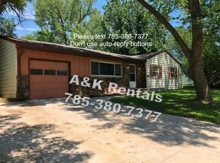 1324 SW 32nd St, Topeka, KS 66611