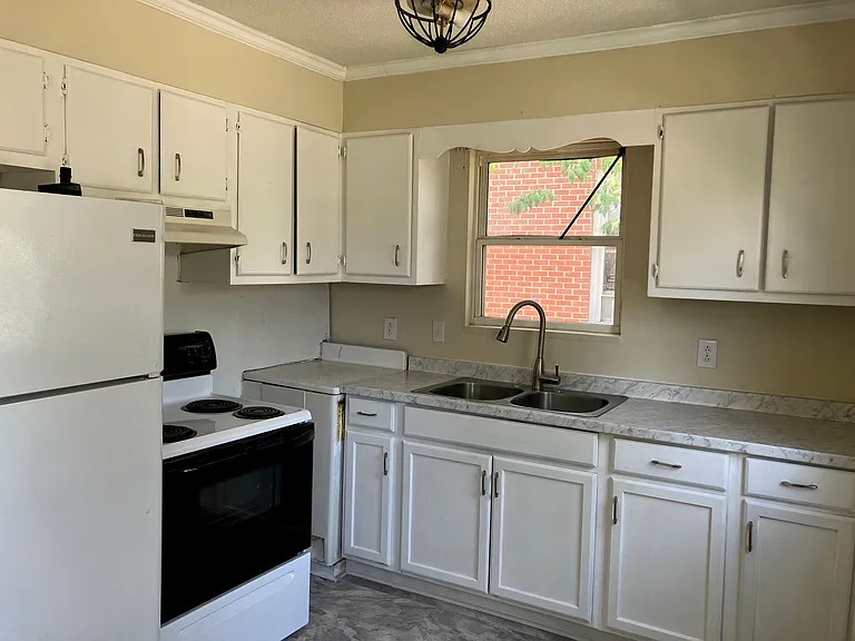 703 E Washington Ave — Photo 3